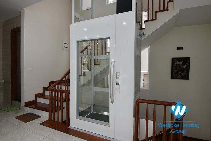  Massive ambassador corner villa for rent in Vinhomes Riverside - Long Bien